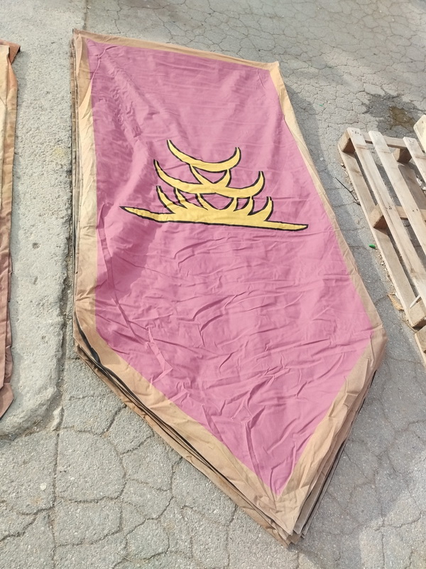 estandarte medieval escudo fict tela magenta 240x120 4u